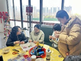 临沂艺术学校一行到卞成飞非物质文化遗产手绣展馆参观交流