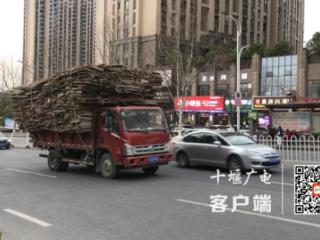 十堰一司机心存侥幸 违法驾车上路被处罚