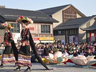 第二届肥东撮街簪花节开幕 发布12款簪花新品