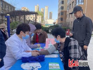 石家庄市桥西区元北路社区开展“世界水日”主题宣传暨义诊活动