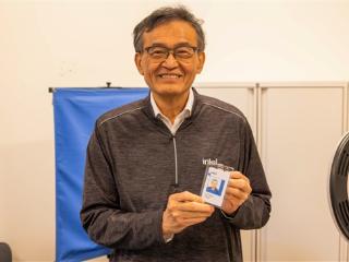 57年来第一位华人CEO！Intel第九任CEO陈立武上岗：晒工牌笑容满面