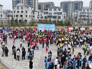 推进“绿满新泰”国土绿化行动 建设绿水青山 千余名网友齐聚新泰共同“植此青绿”