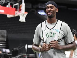 解禁首战砍两双！波蒂斯成为雄鹿队史第五位获得100+两双的球员