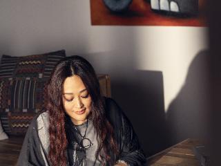 灵魂DIVA家家睽违6年回归 歌迷千呼万唤终于等到全新专辑！细腻嗓音唱红无数经典情歌 深入人心