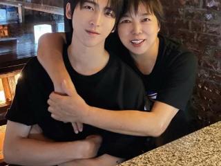 黄宏轩妈妈癌症晚期，悲痛宣布放弃治疗，母子合照令人泪目