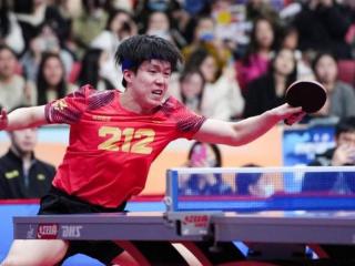 4-3拒绝爆冷！王楚钦赢了！化解赛点展现大心脏，晋级世界杯4强！