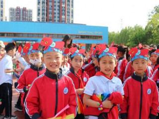 擎旗破晓逐春光 活力伦先竞锋芒——合肥市伦先小学第六届田径运动会盛大启幕