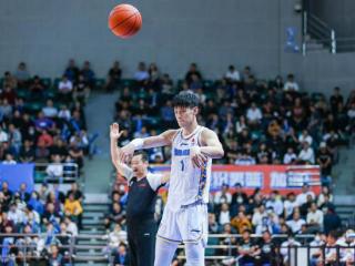 曾凡博肩&腰&脚踝都有伤 刘晓宇在积极恢复但进展缓慢