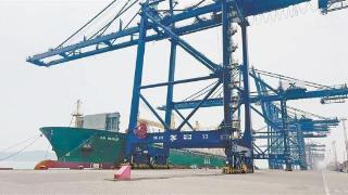 福建首次通过多用途船装载储能箱出海
