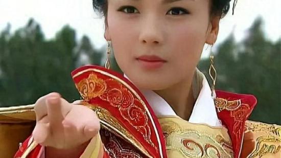 刘涛为妈祖庆生一级警督护航,身边全是大佬,变装视频点赞超300万