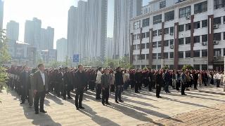 临沂第八中学举行“以诚立人，以信赴考”主题升旗仪式