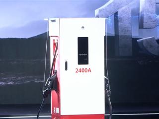华为发布业界首个全液冷兆瓦快充：2400A电流15分钟持续输出