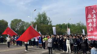 中国人寿曹县支公司协办“大美曹县 乐跑春风”职工健身跑活动