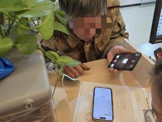 平安人寿柜员火眼金睛识破“代理退保”骗局，守住老人养老钱