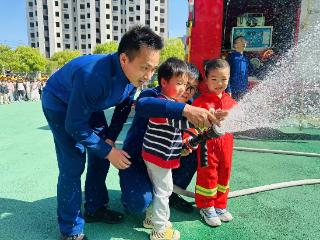如皋市白蒲镇白蒲幼儿园消防安全进校园