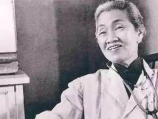 百姓称她活菩萨，林徽因冰心都感激她，未曾生子却是5万人的母亲