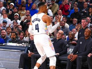 最多领先22分，1人43分，NBA西部第4打疯了：6人上双，赢下关键战