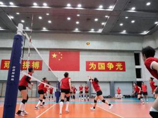 杨昊透露女排打法！赵勇融合蔡斌郎平之所长，球队成长需要有耐心
