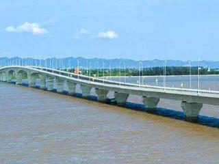 回顾11.8万亿越南盾大桥通车3天就坍塌，百万民众索赔中国？为何？
