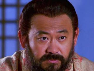 历史上真实的程咬金，跟想象中完全不同，根本不擅长使用三板斧
