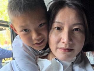 林丹妻子带儿子国外游荡一天，停电上不了学，叹：从来没有遇到过