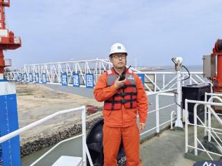 碧海铸匠心：记“中建半潜驳6”船长王仁川的航海人生