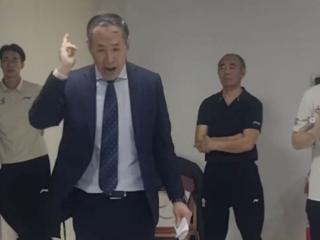 北京官宣更衣室讲话！许利民哽咽呐喊：一个倒下去仍有两个站起来
