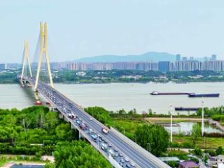 宁洛高速公路 出城车流量大增