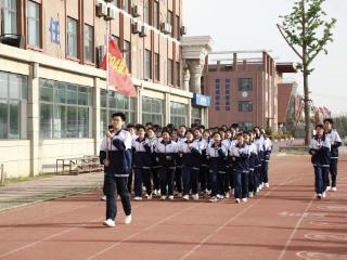 阳光体育伴成长！士博高中举办高一年级体育跑操比赛