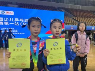 恭喜！王楠9岁女儿联手2大新星组豪阵：女团夺亚军，女单7战6胜
