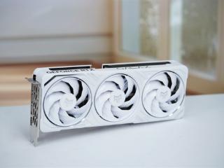 影驰RTX 5060 Ti金属大师白金版16GB MAX OC评测：DLSS 4加持4K游戏轻松流畅 纯白设计完美匹配影驰全家桶