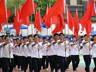 山师附中运动会开幕式，学生们脑洞大开各种创意