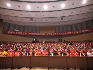 青岛西海岸新区举行“学习劳模当先锋 建设品质西海岸”“五一”主题宣讲活动