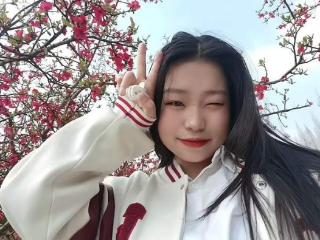 云南阳光女孩“小文”去世，仅22岁，妈妈患癌，她靠卖画养活自己