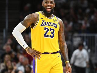 詹姆斯面临被淘汰比赛时第29次得分20+，位列NBA历史第一