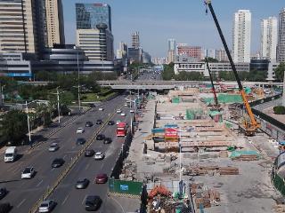 济南地铁4号线，近日刚封顶的八一立交桥站新貌