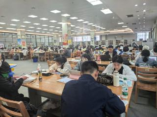 泰山区图书馆五一假期“人气爆棚” 文化惠民不打烊