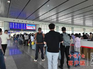 假期首日，十堰高铁、高速、民航迎来出行高峰