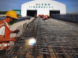 “五一”假期，临沂公路建设者用坚守与实干诠释“劳动最美”