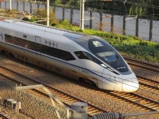 五一假期火车车票已售100000000张 退改票超一半