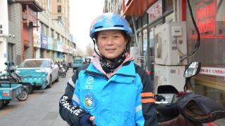 从流水线到“单王”，女外卖员鲁妮：为了生活再拼一点也值得(图1)