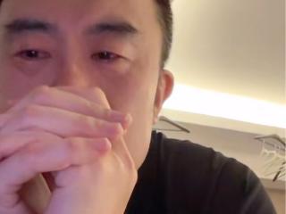 看哭了！韩德君开直播10万+在线，眼睛哭红，主动回应退役疑问！
