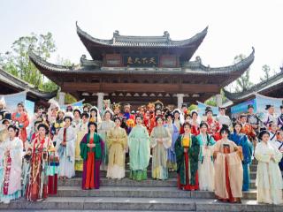 大足石刻华服周启幕 千年文化焕发新魅力