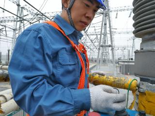 冯新岩：匠心筑梦二十五载，特高压征程谱华章