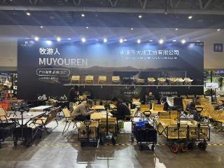 一到假期订单全满！从精致到“平替”，露营经济持续升温