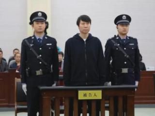 李铁在里面的细节：剃光头+8点起床+定时劳动，可踢球