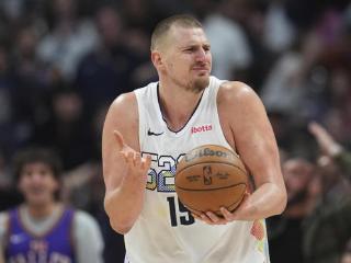 约基奇生涯经历6次抢七，场均26分16.6篮板7.2助攻，战绩为3胜2负
