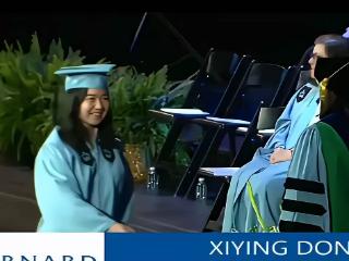 是不是有人替董袭莹上大学了！照片和本人差太大吧
