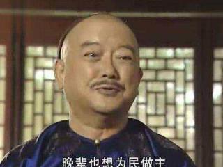 和珅奉命去赈灾，却往粥中倒沙子，大臣不解，后赈灾情况立马好转