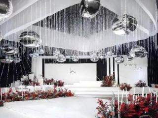 《第二炉香》新婚夜，新娘披婚纱衣衫不整进男宿舍，不久丈夫自尽